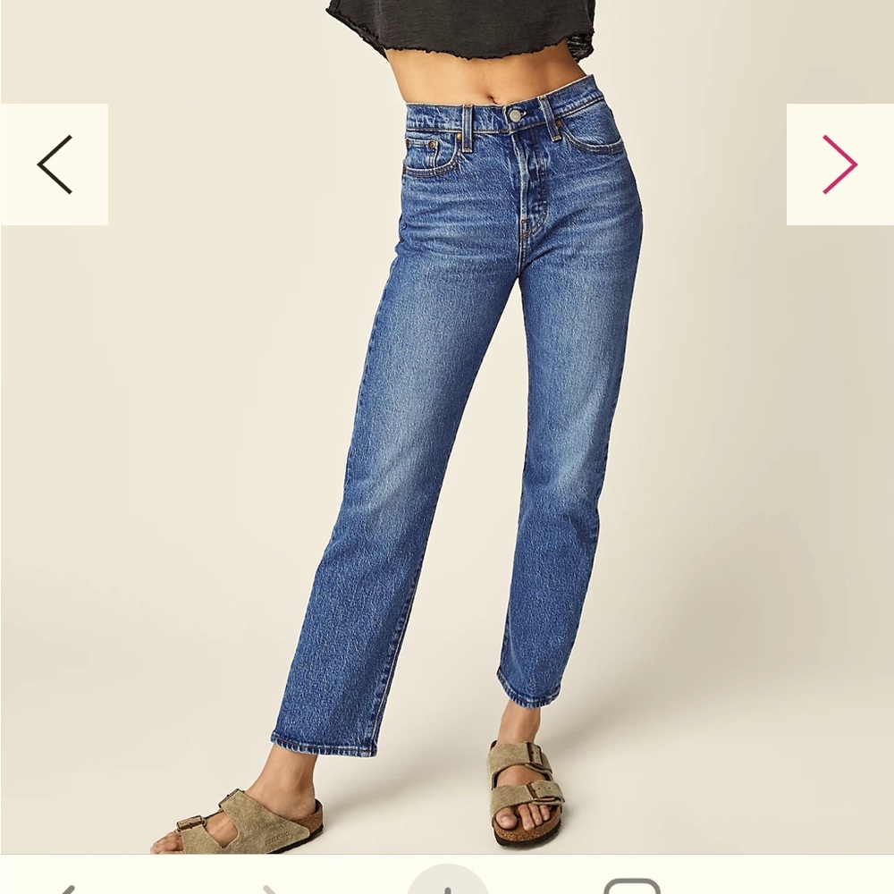 Wedgie fit Levi’s with raw hem